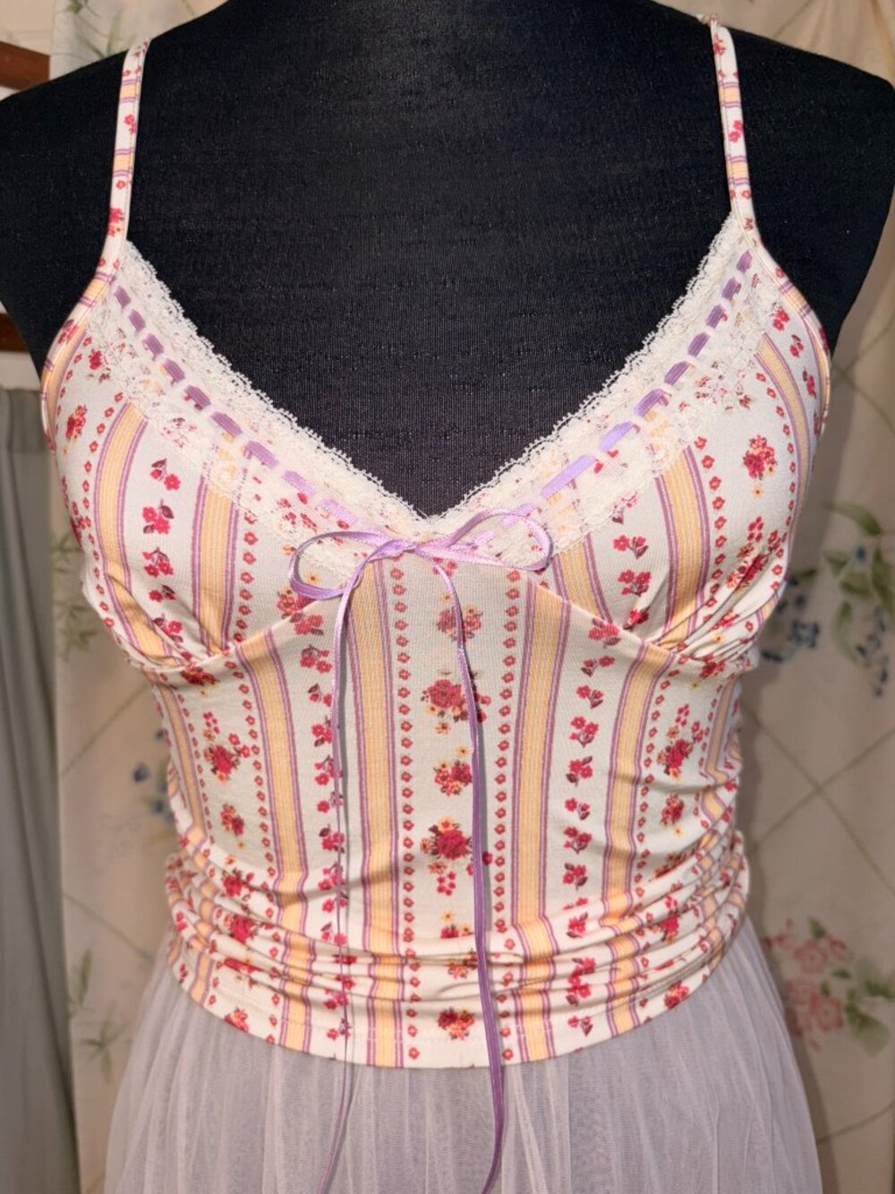 Kimchi Blue | Floral Cami Top Small Cottagecore Lace Trim Strappy Y2K Tank